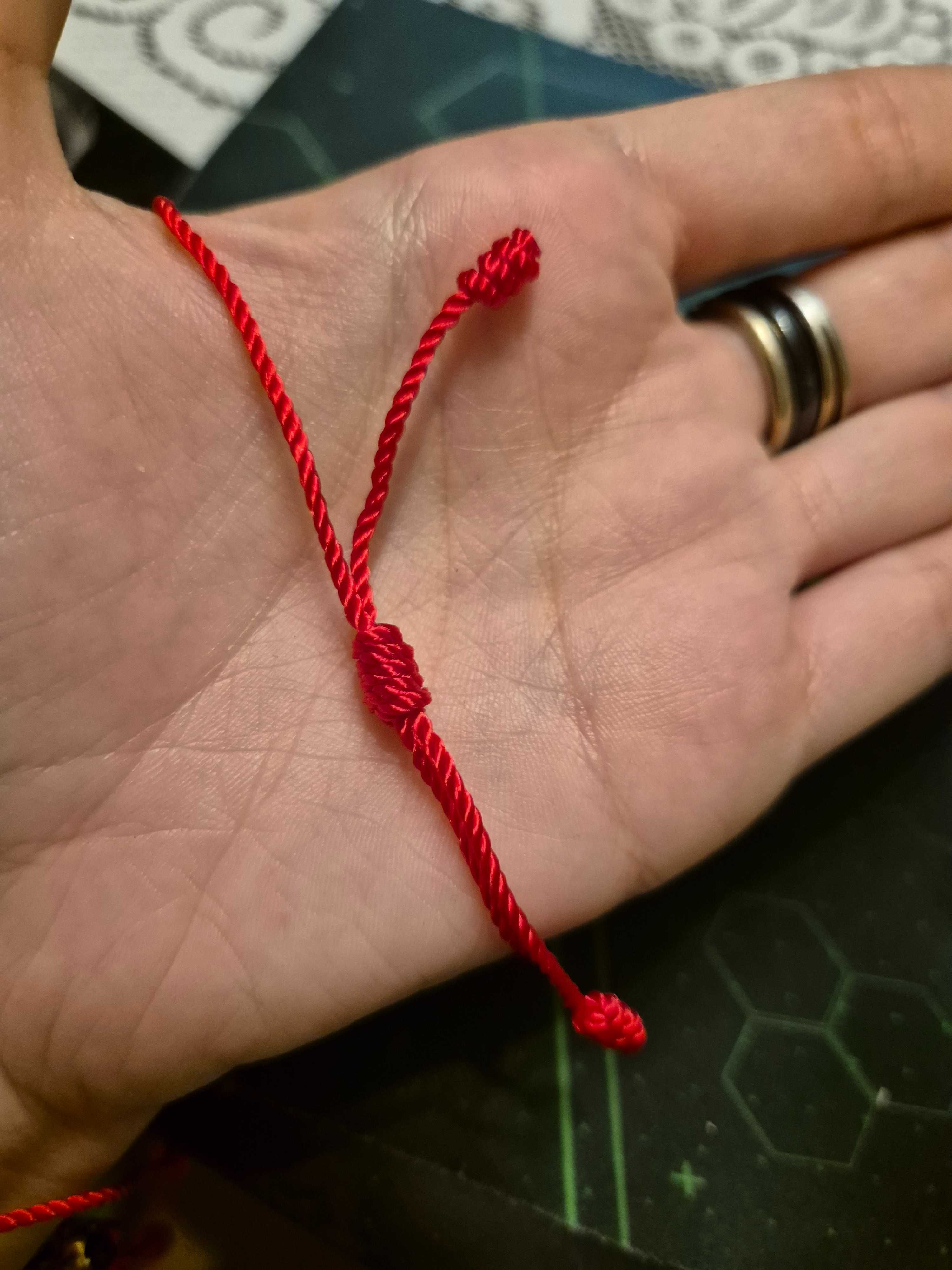 Bransoletka, czerwona nitka, amulet