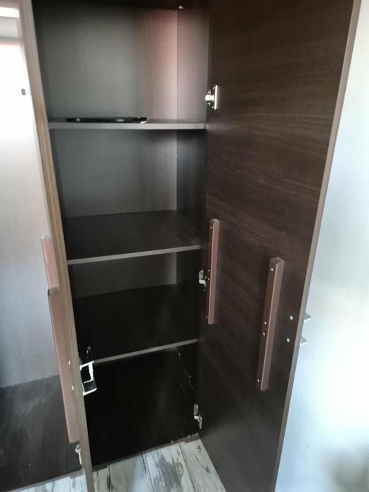 Szafa brązowa  3 drzwiowa