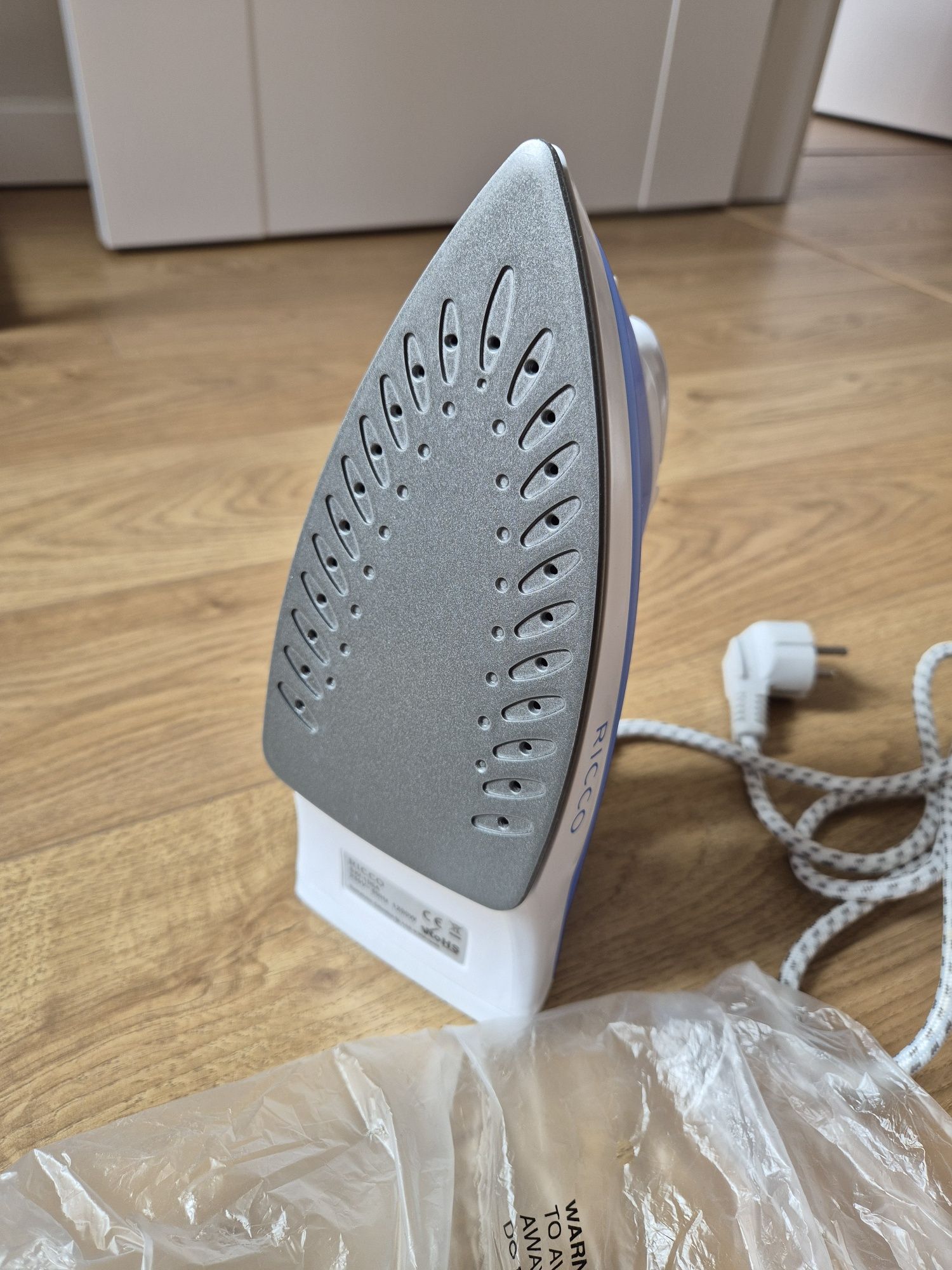 Nowe żelazko 1200W