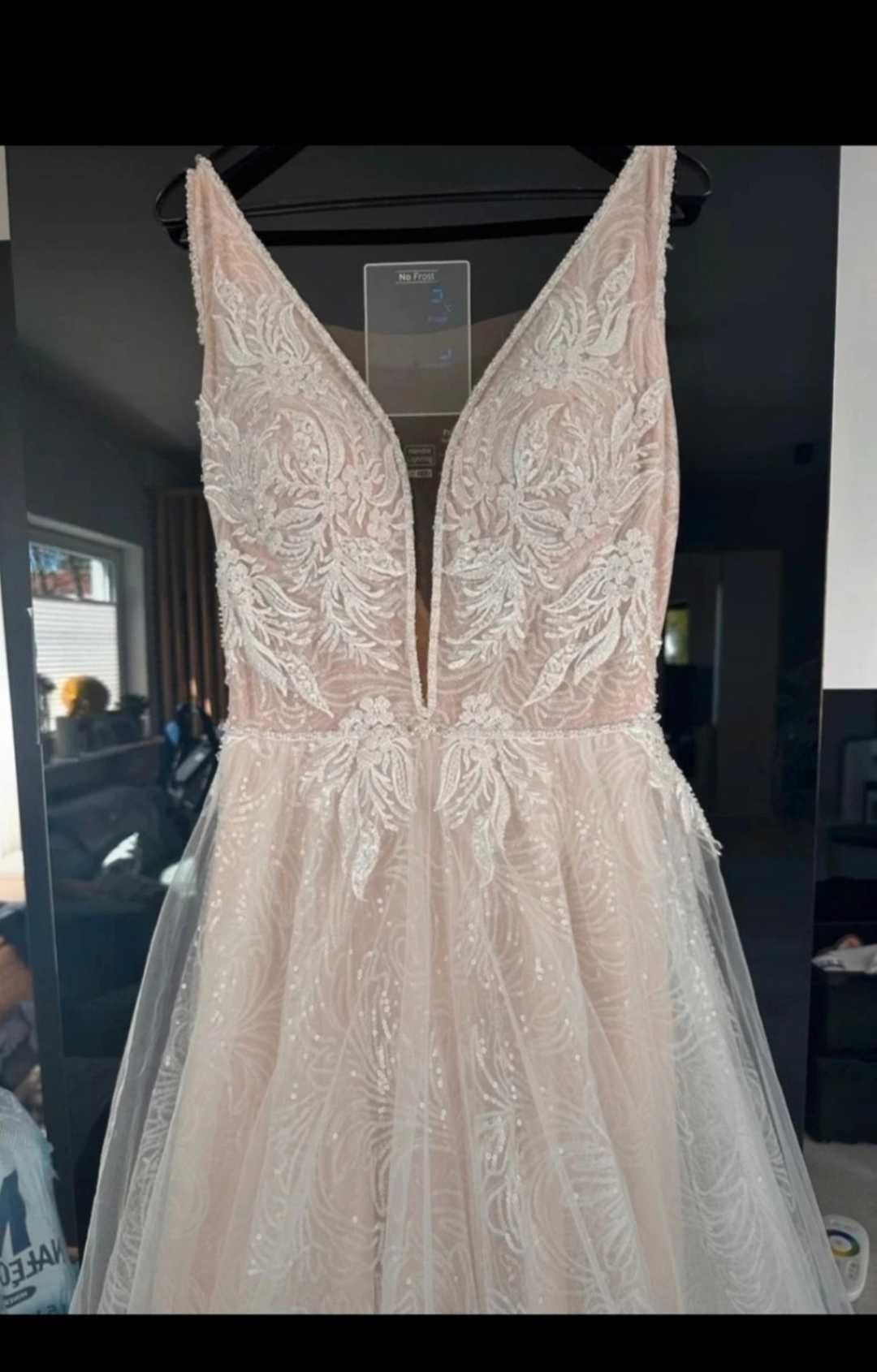 Piękna suknia Ślubna nowoczesna 2023