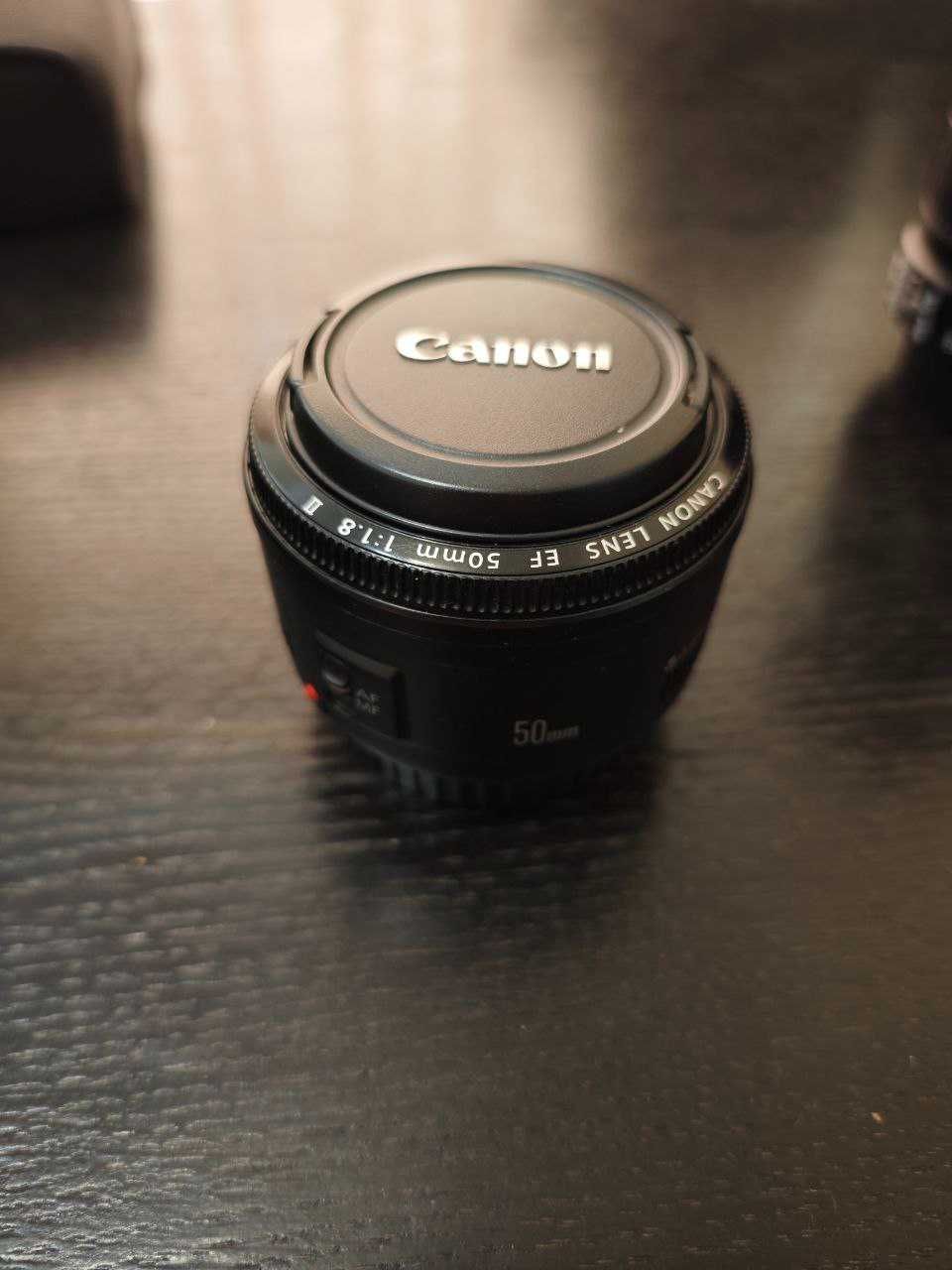 Canon 1000D Кіт + EF-S 55-250mm f/4-5,6 IS + EF 50mm f/1.8 + Вспишка