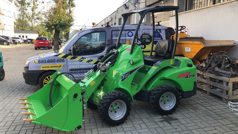 Wynajem wypożyczalnia miniładowarka mini ładowarka ładowarka AVANT 423