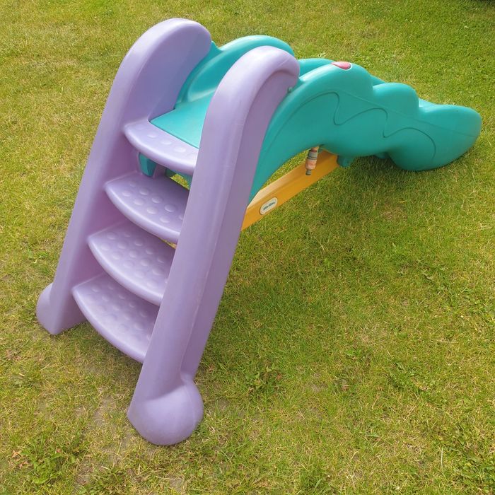 Zjeżdżalnia z fontanną Little Tikes