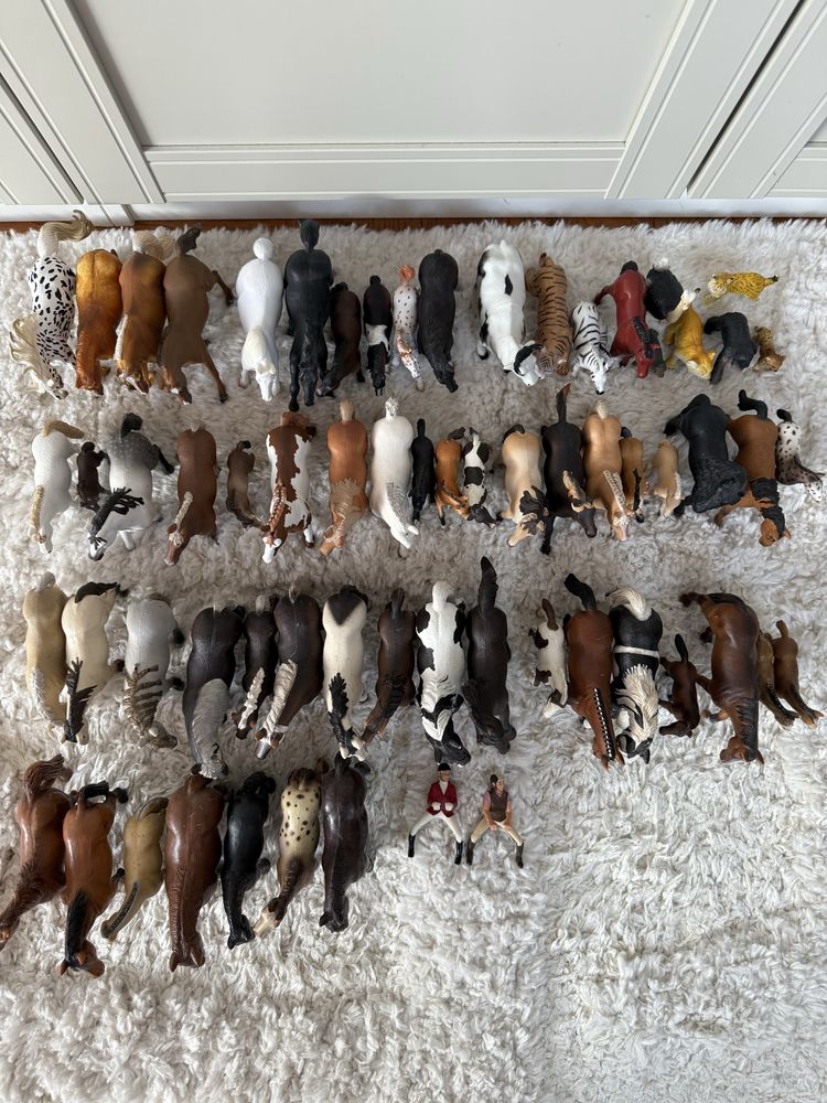 Zestaw figurek figurki modele kolekcjonerskie koniki konie zwierzęta