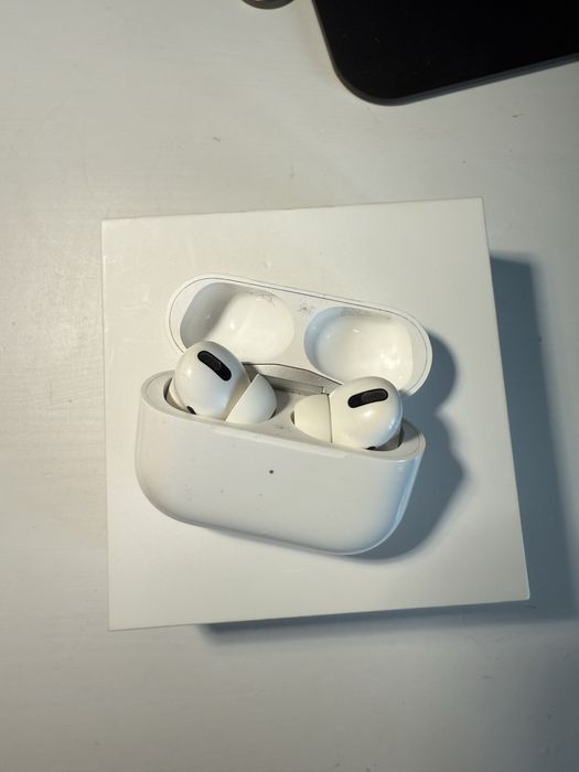 Airpods Pro słuchawki iphone