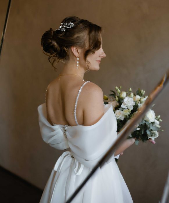 Весільна сукня міді