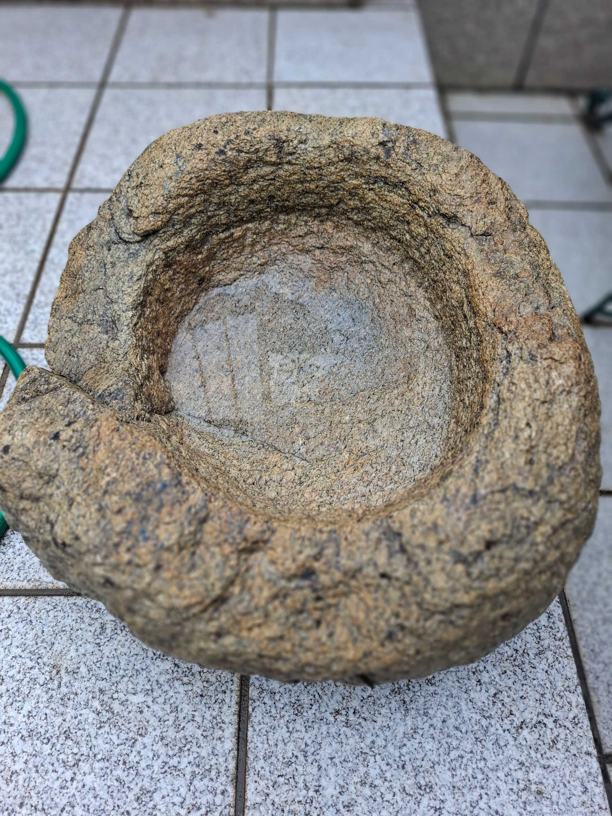 Bebedouro Antigo em Pedra