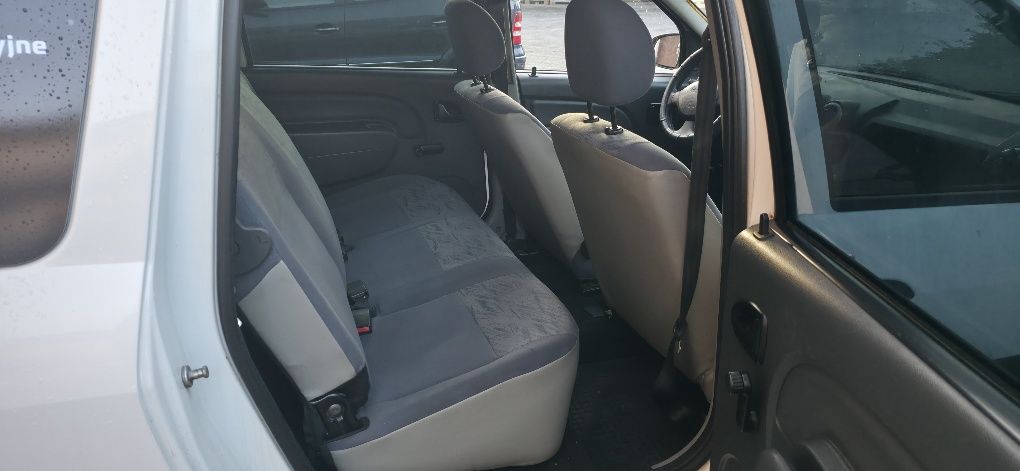 Sprzedam samochód osobowy m-ki Dacia Logan