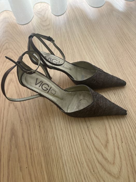 Sapato com tira no tornozelo, N.36