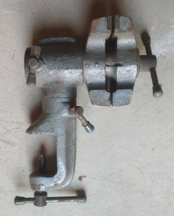 Тиски слесарные поворотные