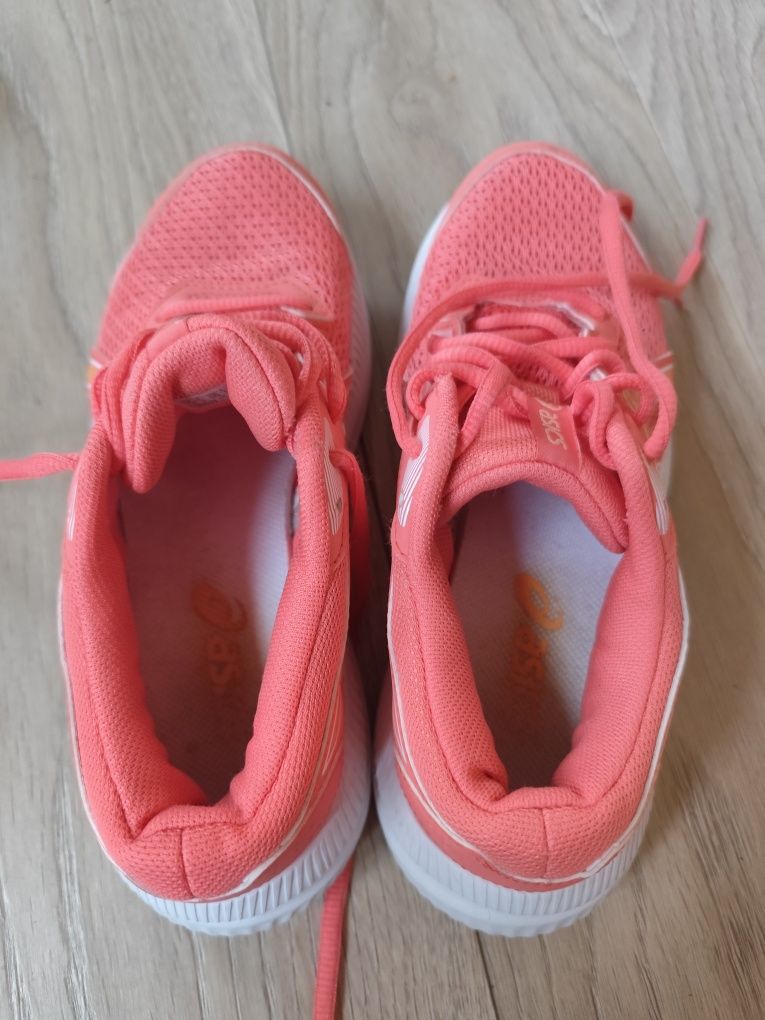 Wygodne buty Asics do biegania, wf