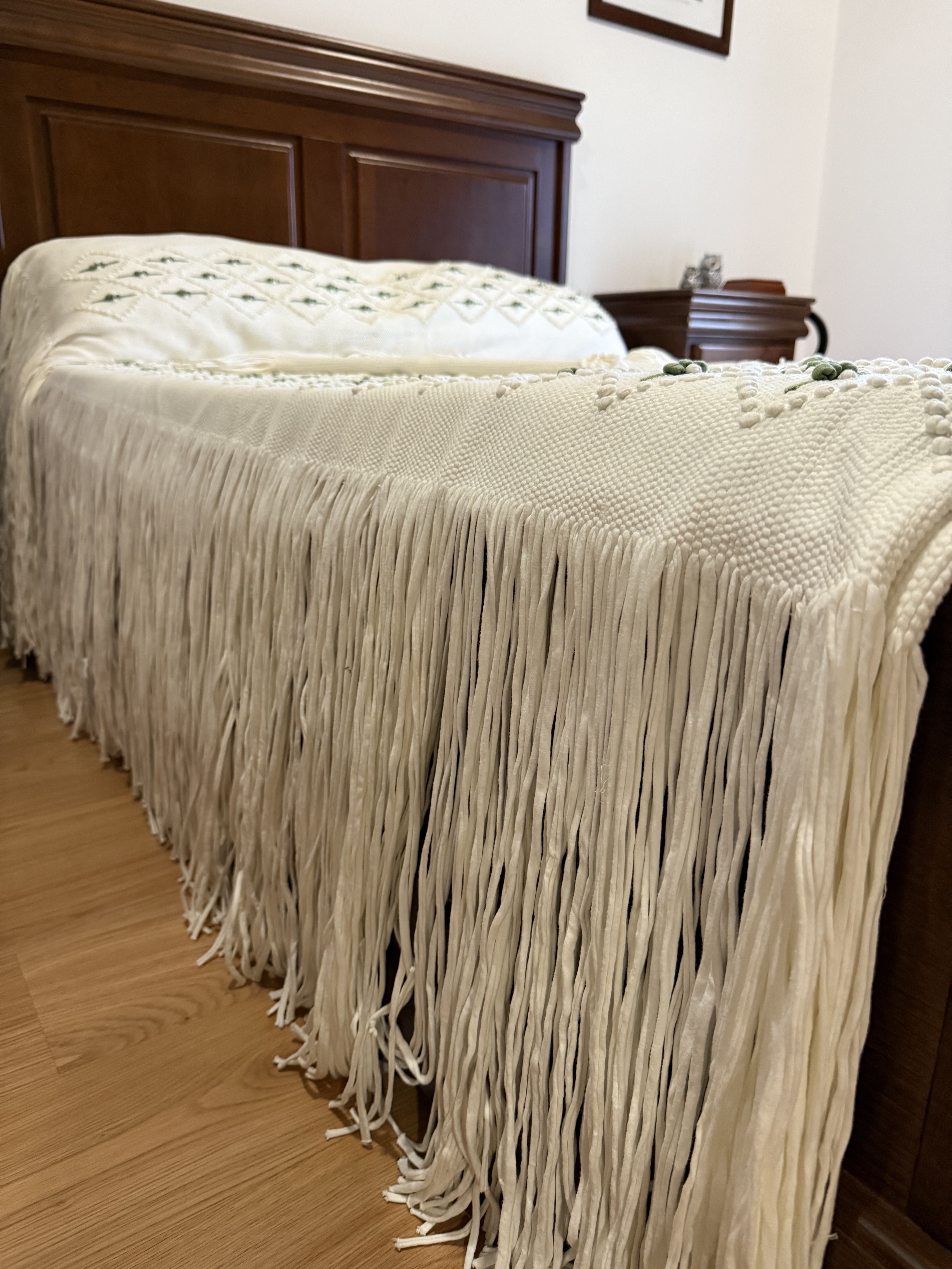 Colcha de cama com pormenores verdes a bom preço