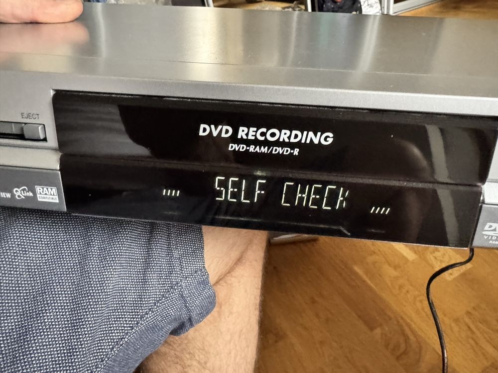 Nagrywarka DVD DMR-E65