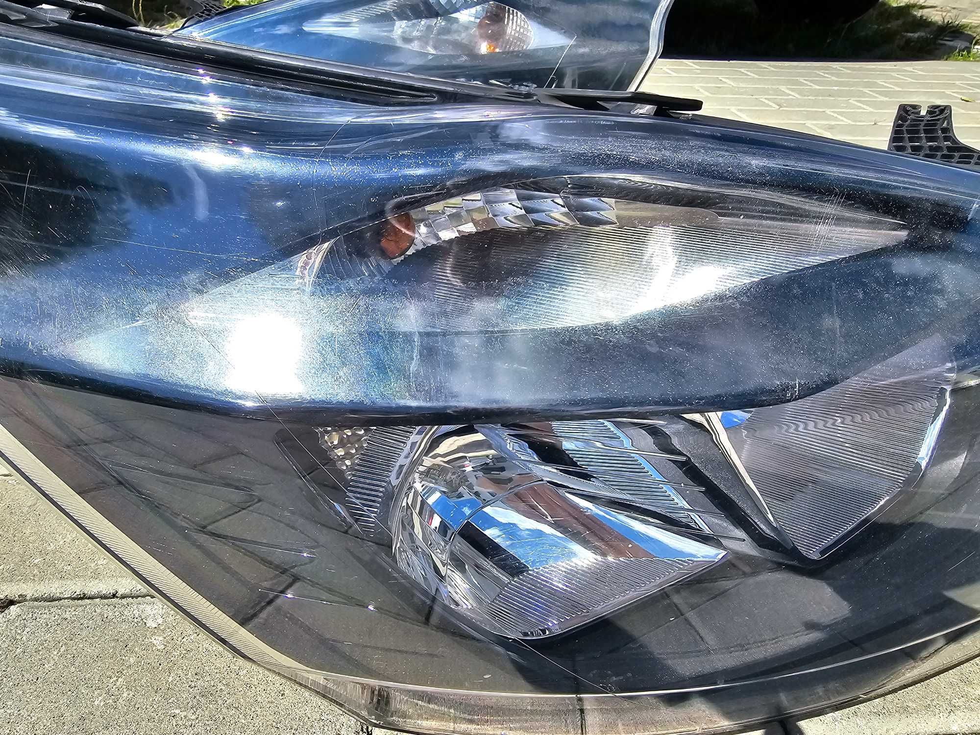 Lampa przednia Ford Custom 2.2D 2014 Cena za parę!