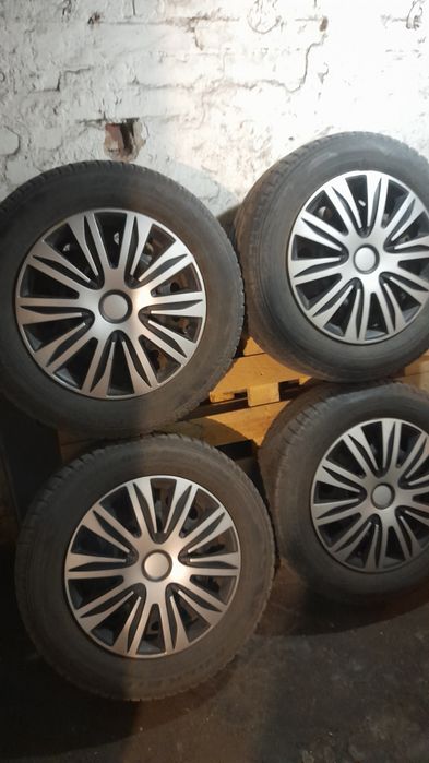 Opony zimowe 215 60 r 16 z felgami stalowymi