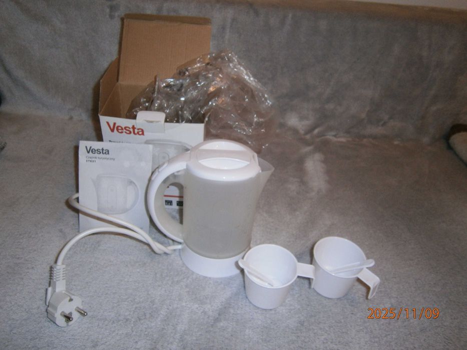 czajnik elektr. 0,6 l.  NOWY