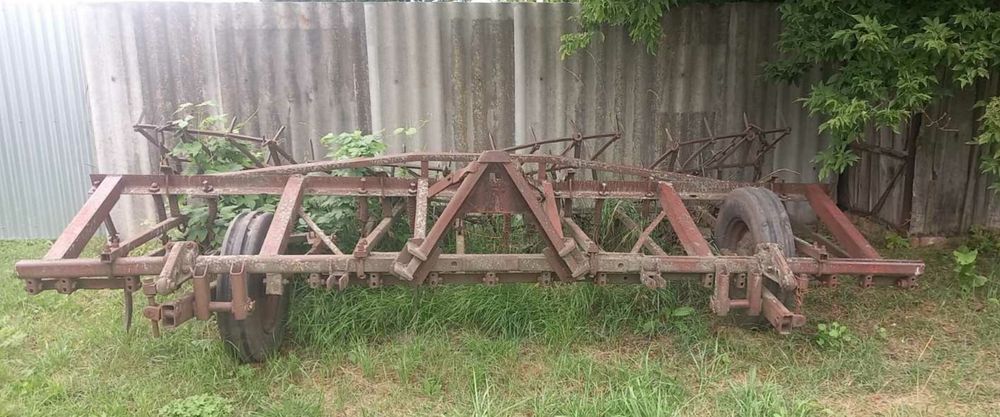 Продам плуг ,культиватор