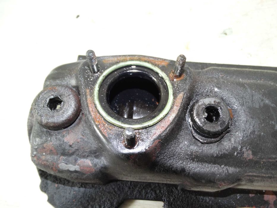 Б/у кришка клапанів volkswagen T4 2.4 074103360A