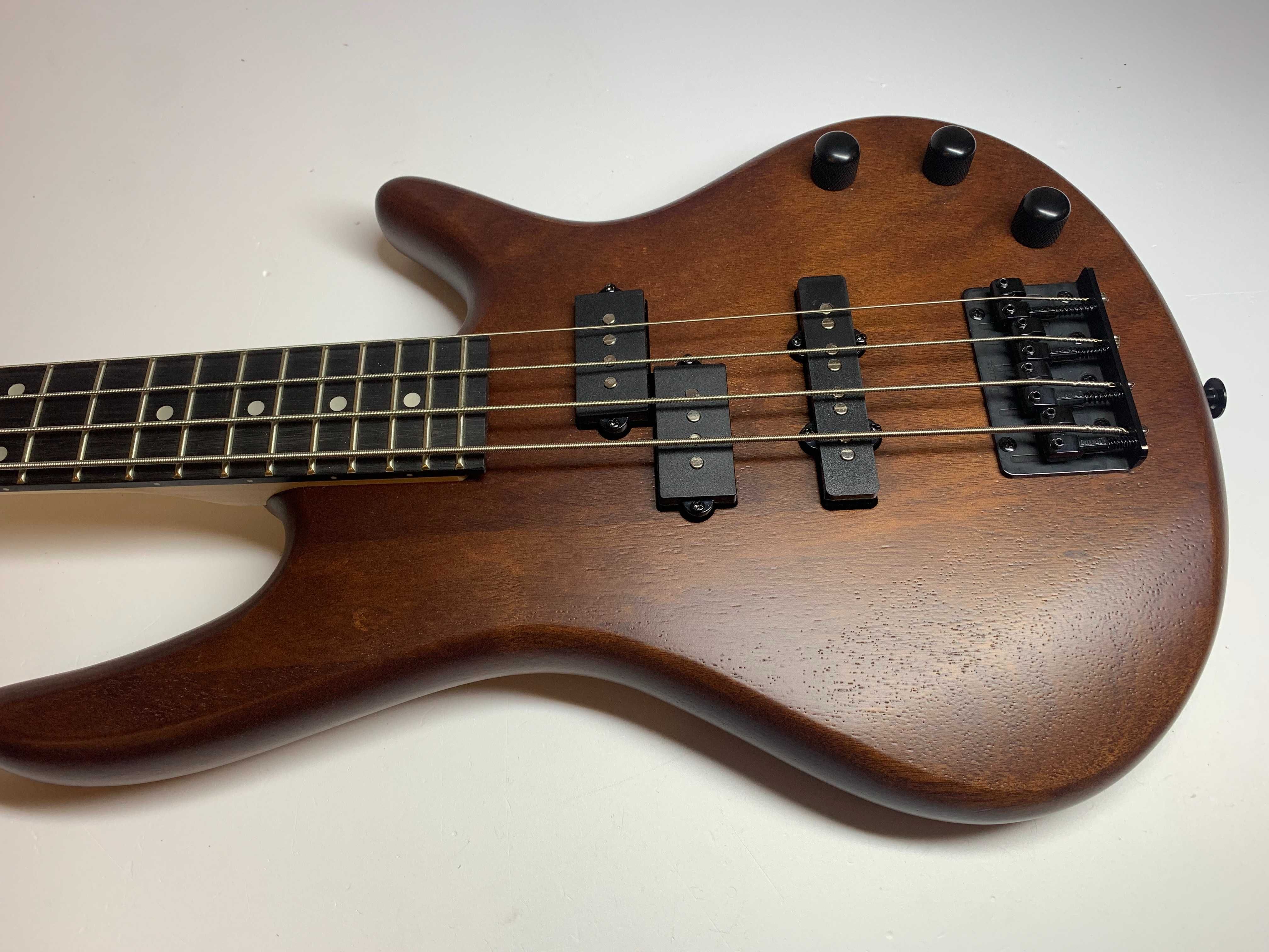 Ibanez elektryczna gitara basowa GSRM20B-WNF orzechowe wykończenie 3/4