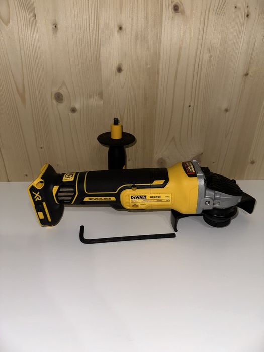 Безшіткова  болгарка Dewalt
