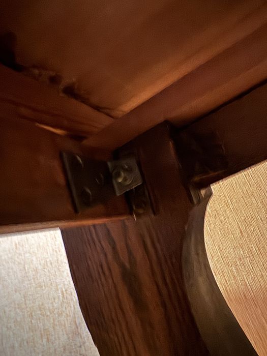 Масивний дерев’яний розкладний стіл з натурального дерева