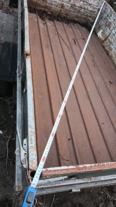 Причіп є дуги, міцний.