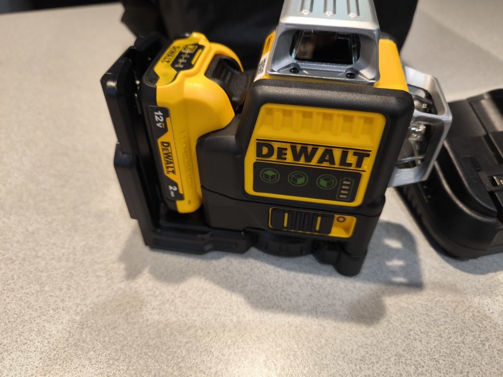 Poziomica laserowa laser krzyzowy DeWALT 360^ 12 lini zielony

Witam,
