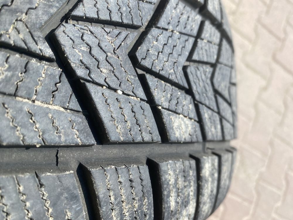 Opony zima r18 215/45 r 18