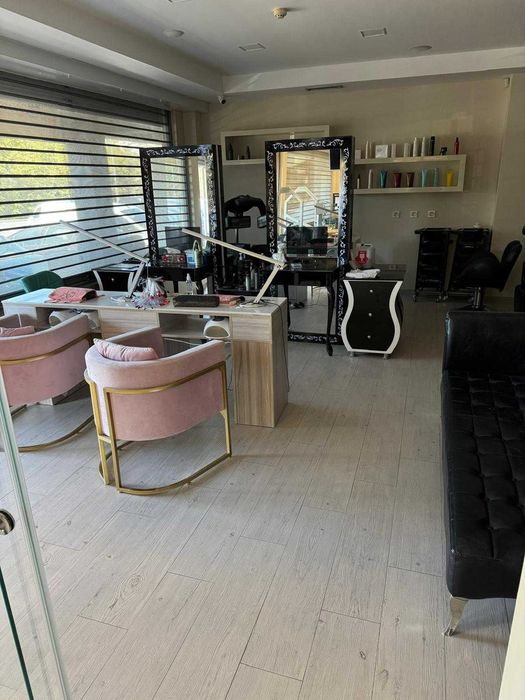 Espaço comercial renovado em Seia