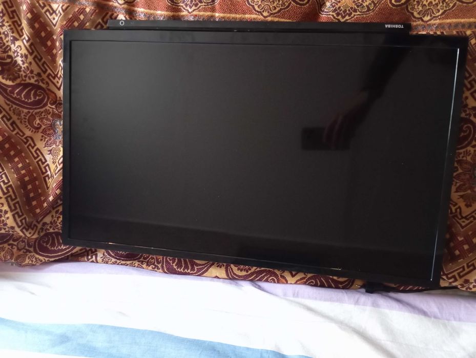 TOSHIBA LEDTV 32WL1A63DG (б/у з розбитою матрицею)