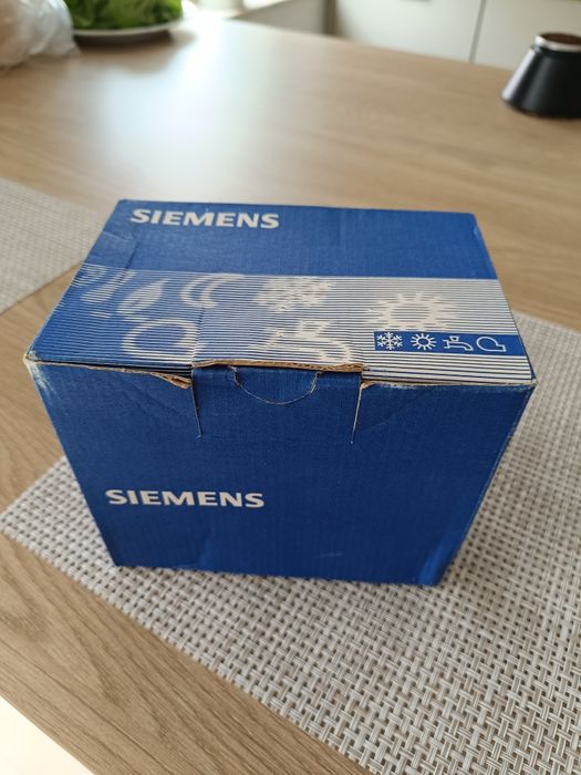 SIEMENS Regulator ciepłowniczy RVD 120/109-C
