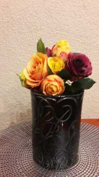 Osłonka czarna szkliwiona doniczka beżowa wazon roślina