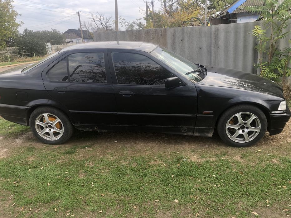 Продам БМВ є 36 в хорошому стані