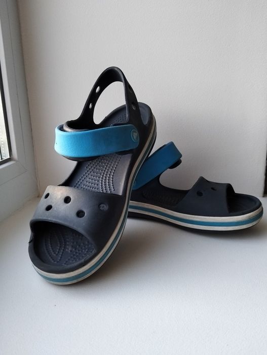 Продам сандалі Crocs