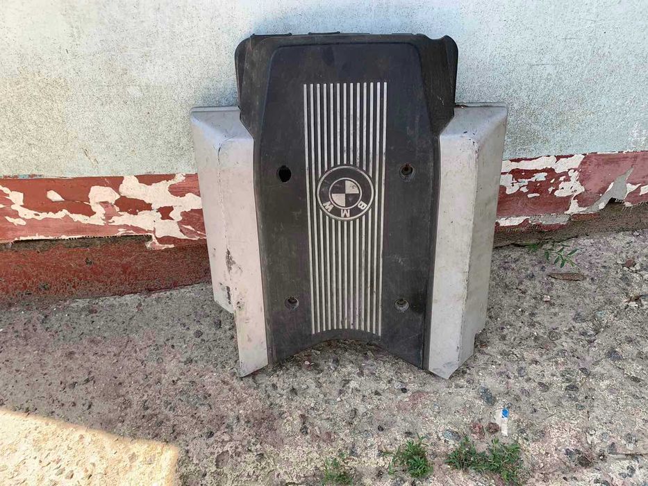 Продам крышку двигателя на BMW