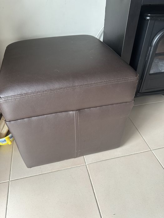 Puff’s castanhos de couro