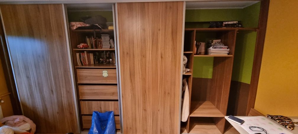 Szafa z drzwiami przesuwnymi