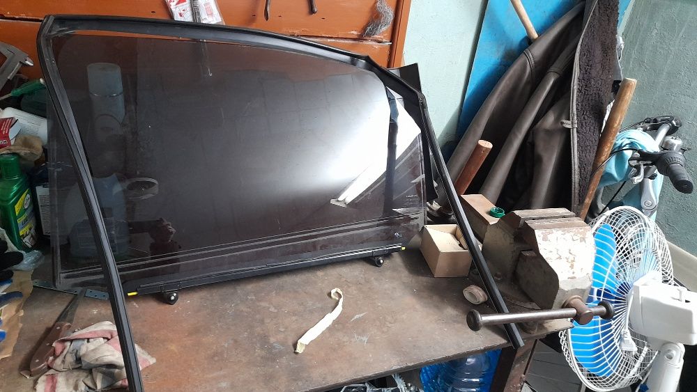 Уплотнители, молдинги,  и др запч. зад лев двери Lexus RX350 2009-15