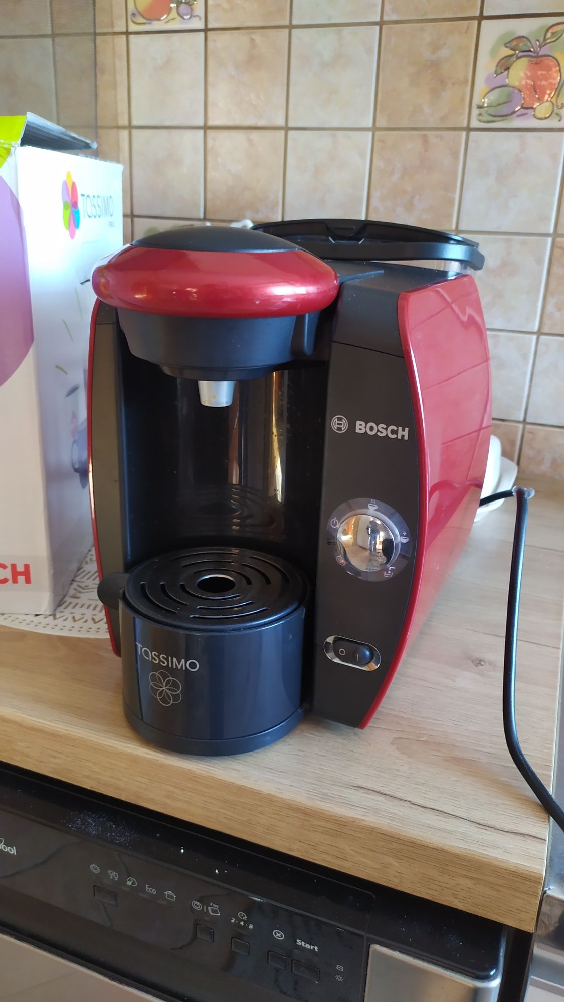 Ekspres do kawy Bosch Tassimo TAS4013EE użyty kilka razy.Jak nowy!