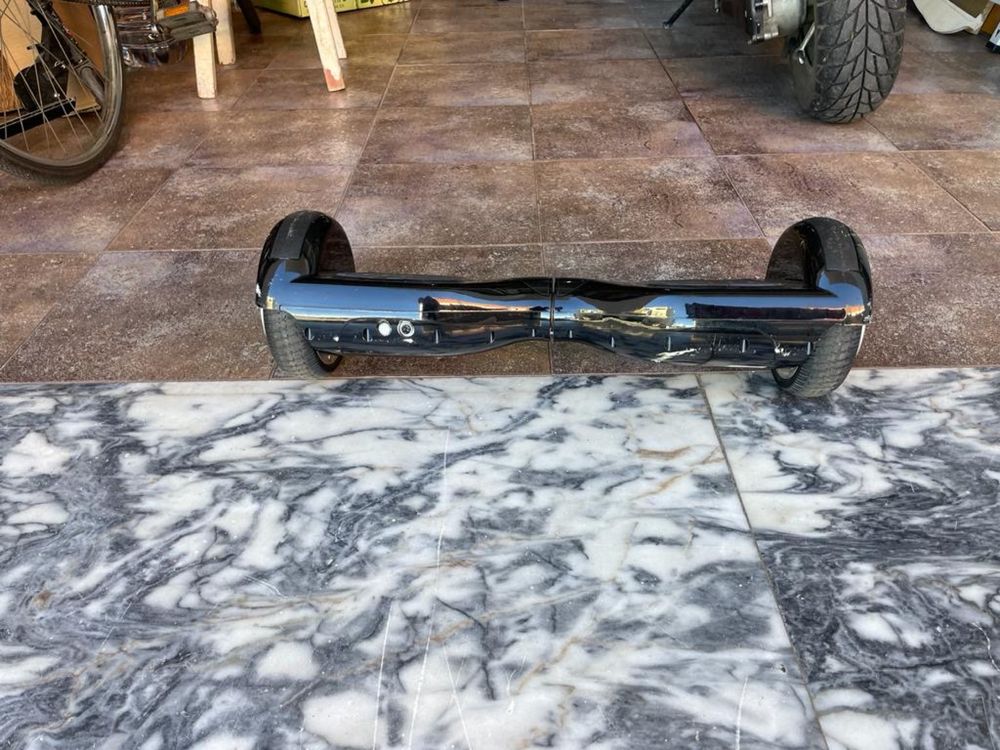 Hoverboard com carregador e capa.