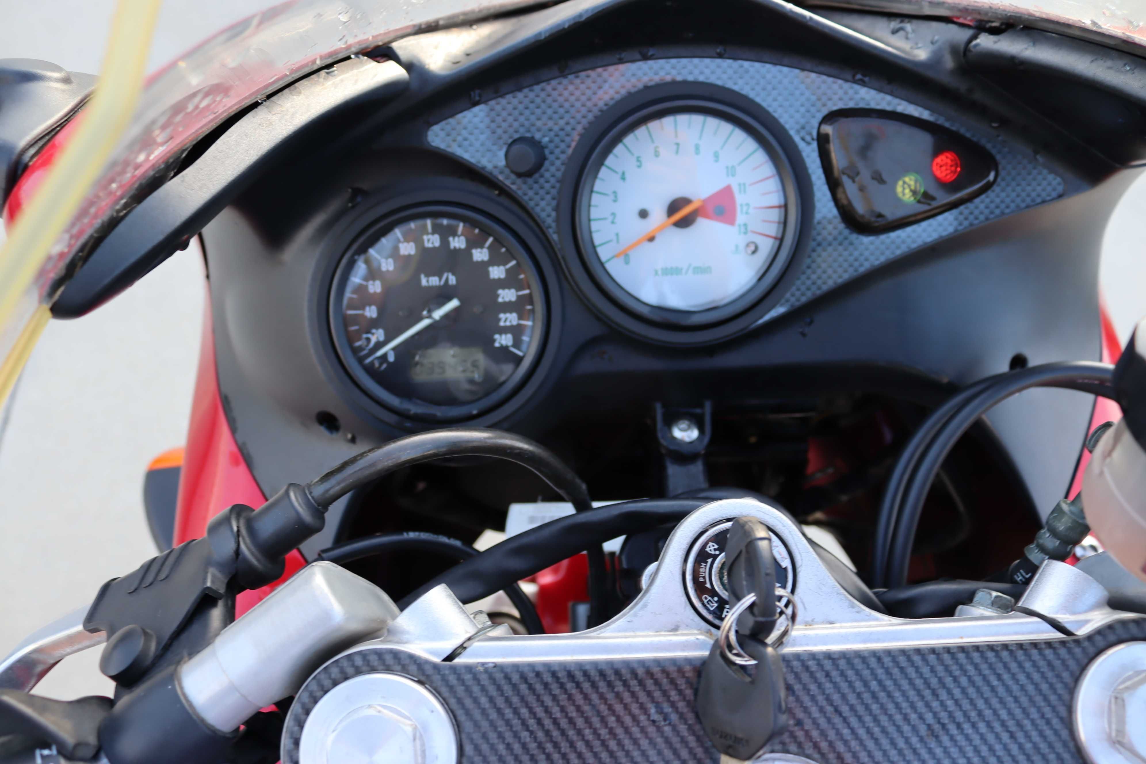 Suzuki SV 650s (2001)