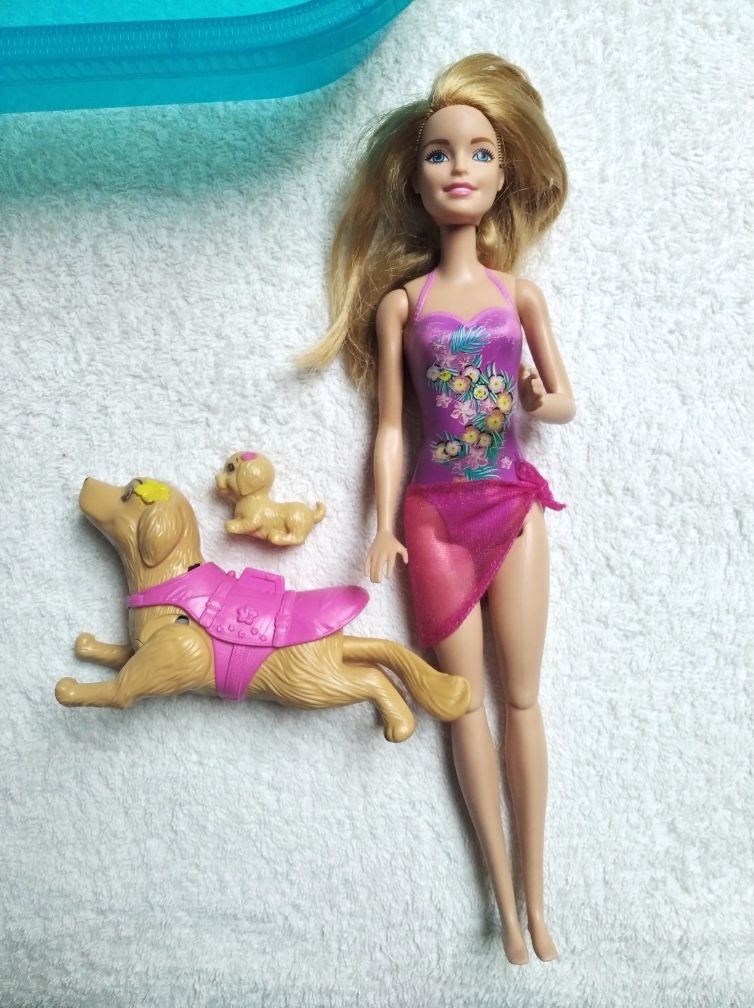 Lalka Barbie z basenem i pływającymi pieskami