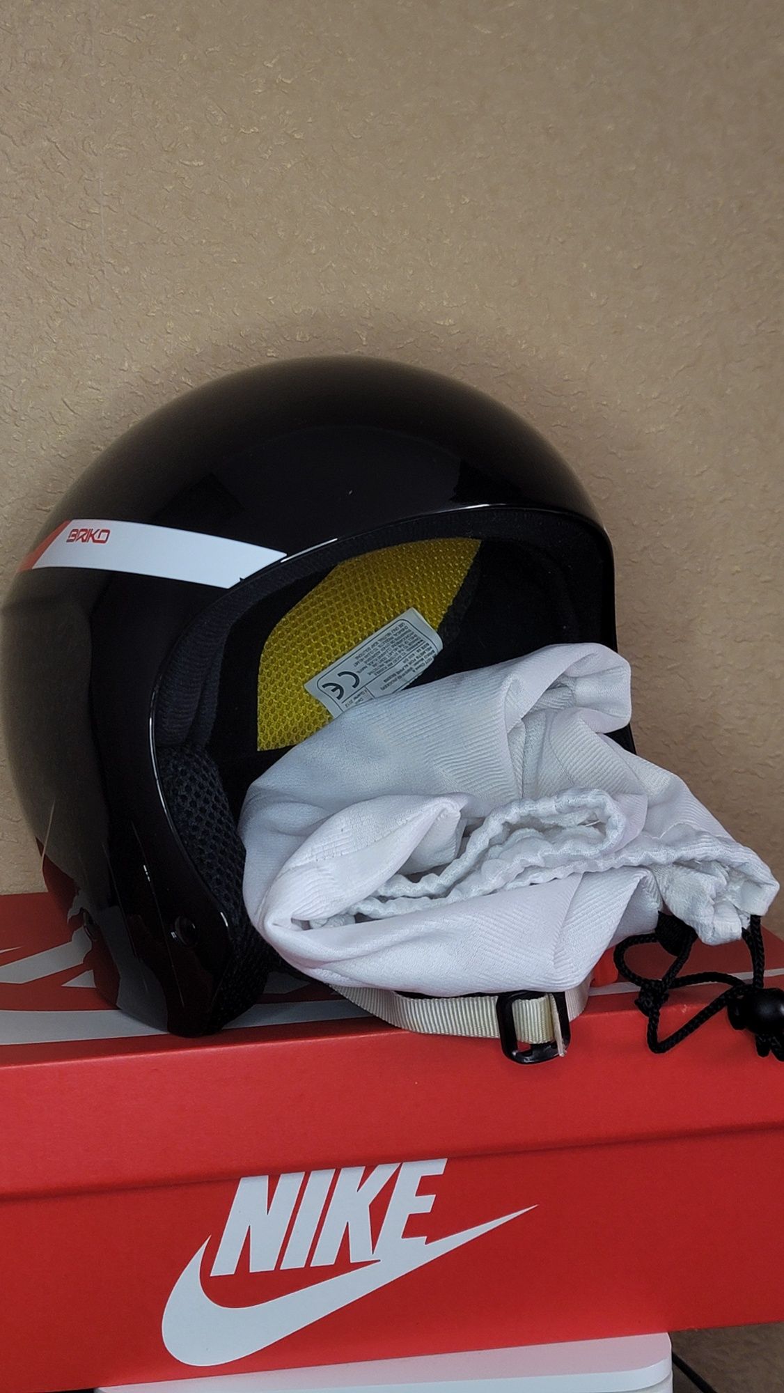Идеальный шлем Briko 58см  Class A ( стан нового )