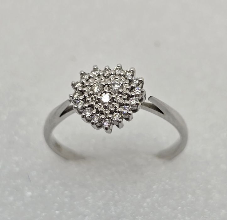 Золоте кільце з діамантами