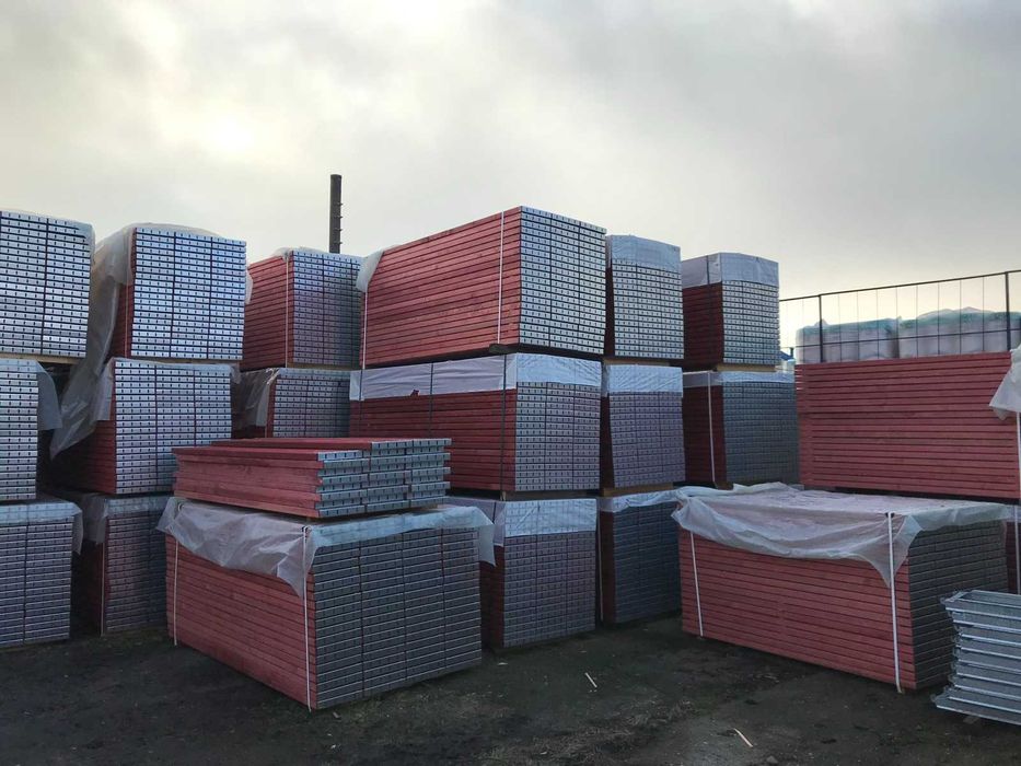 Rusztowanie na szczyt ~ 70 m2 PLETTAC Pletak rusztowania fasadowe