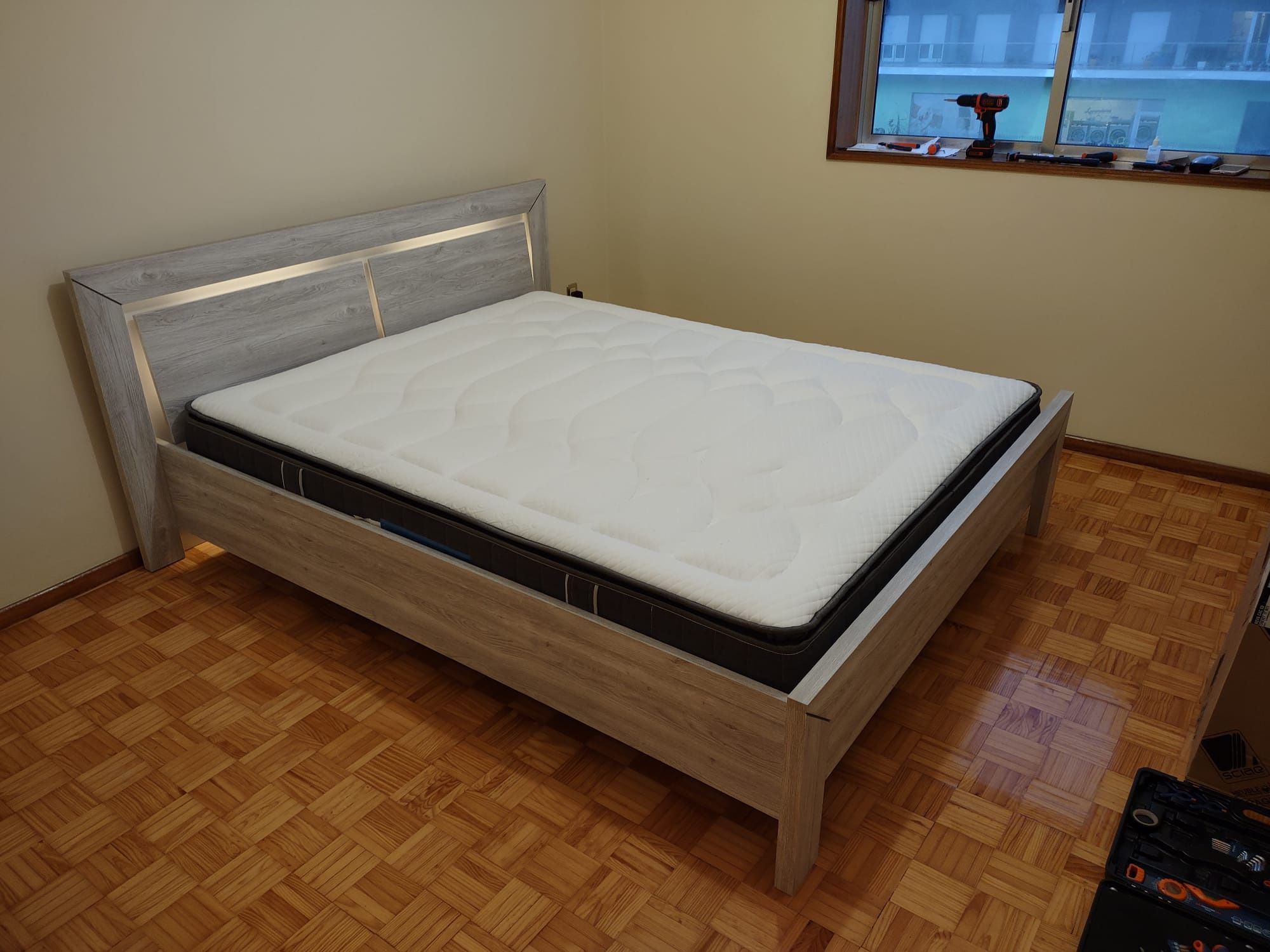 Quarto Completo (Cômoda, 2 criado mudo e cama