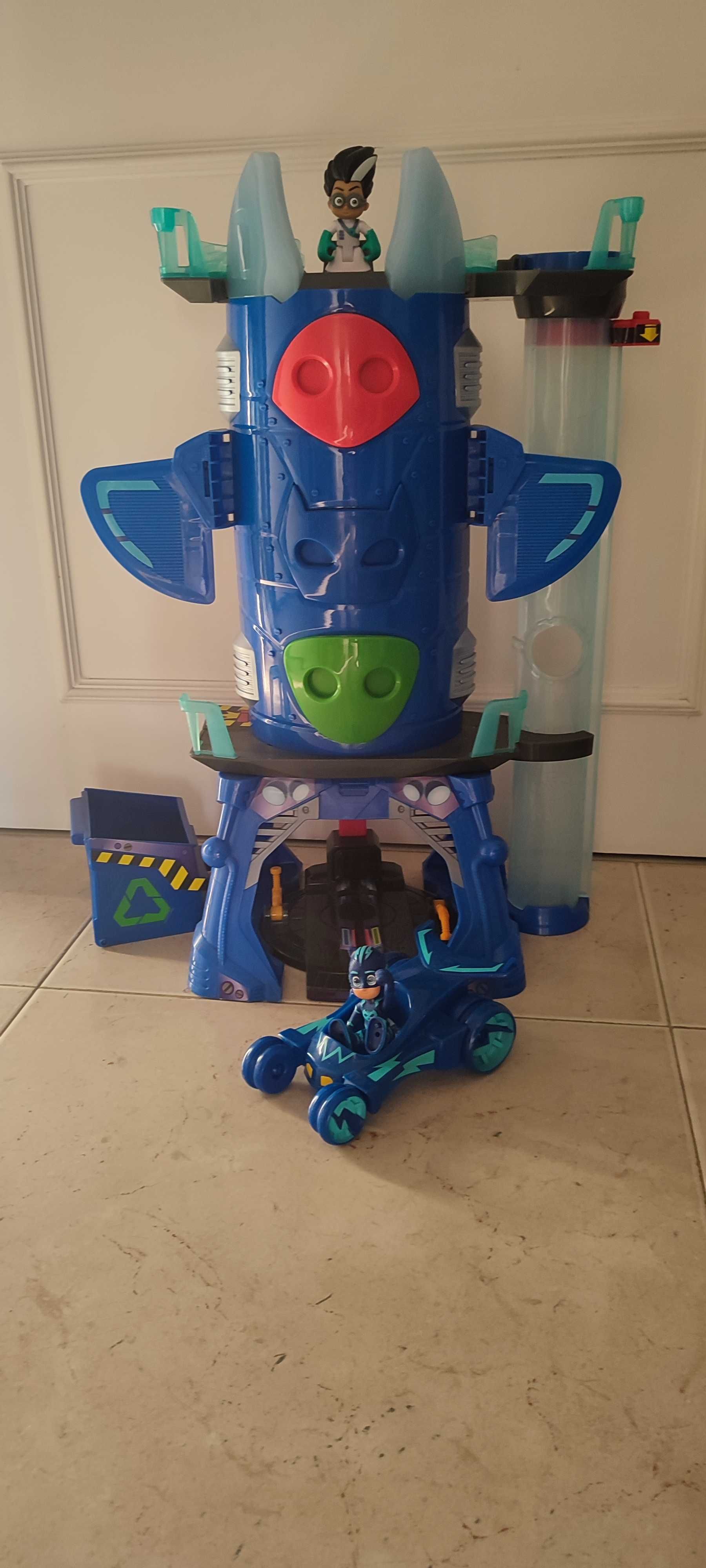 Torre PJ Masks com Cat boy, carro e Romeu