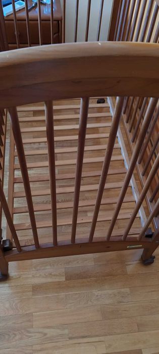 Berço em madeira maciça