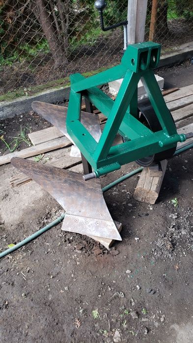 Плуг до мінітрактора