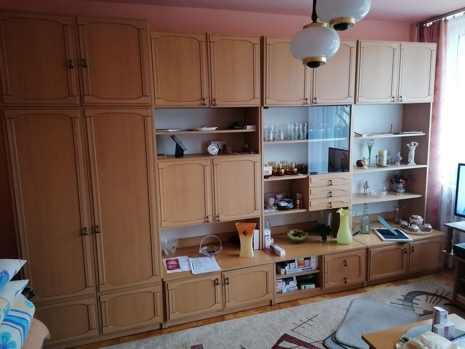 Regał dwa fotele kanapa plus stolik pod telewizor